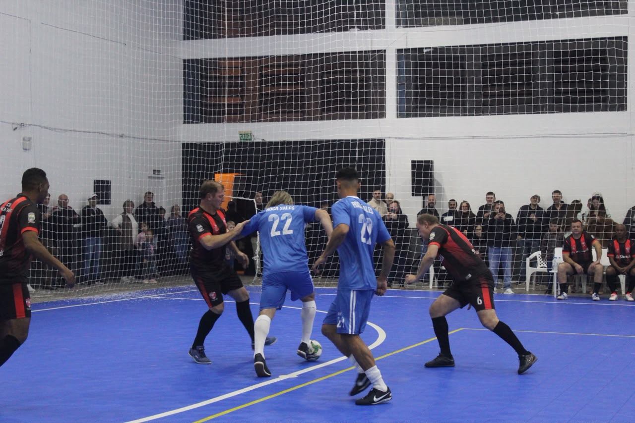 Ginásio Municipal de Roca Sales é reinaugurado e volta a receber atividades esportivas