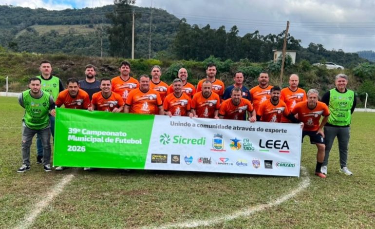 Juventude vence e assume liderança do Municipal de Veteranos em Encantado; Laranja Mecânica goleia