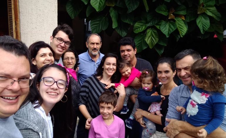 ESPECIAL DIA DOS PAIS: Entre acordes e ensinamentos, Mauri Horn transforma a música em legado de família