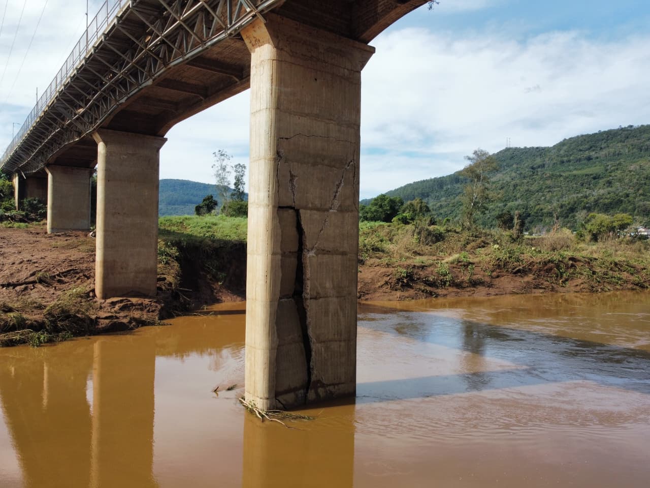 Presidente da EGR explica etapas da recuperação da ponte e diz que pedágio continuará sendo cobrado