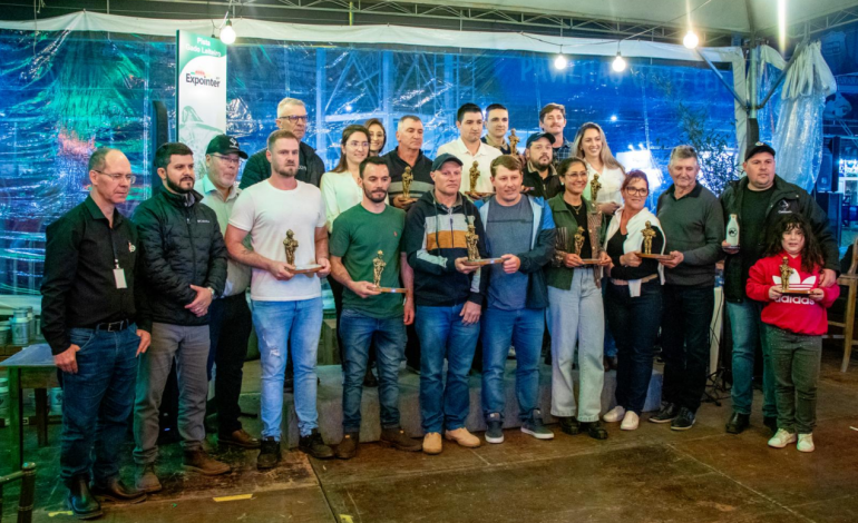 Associados e granja da Dália recebem prêmio nacional na Expointer