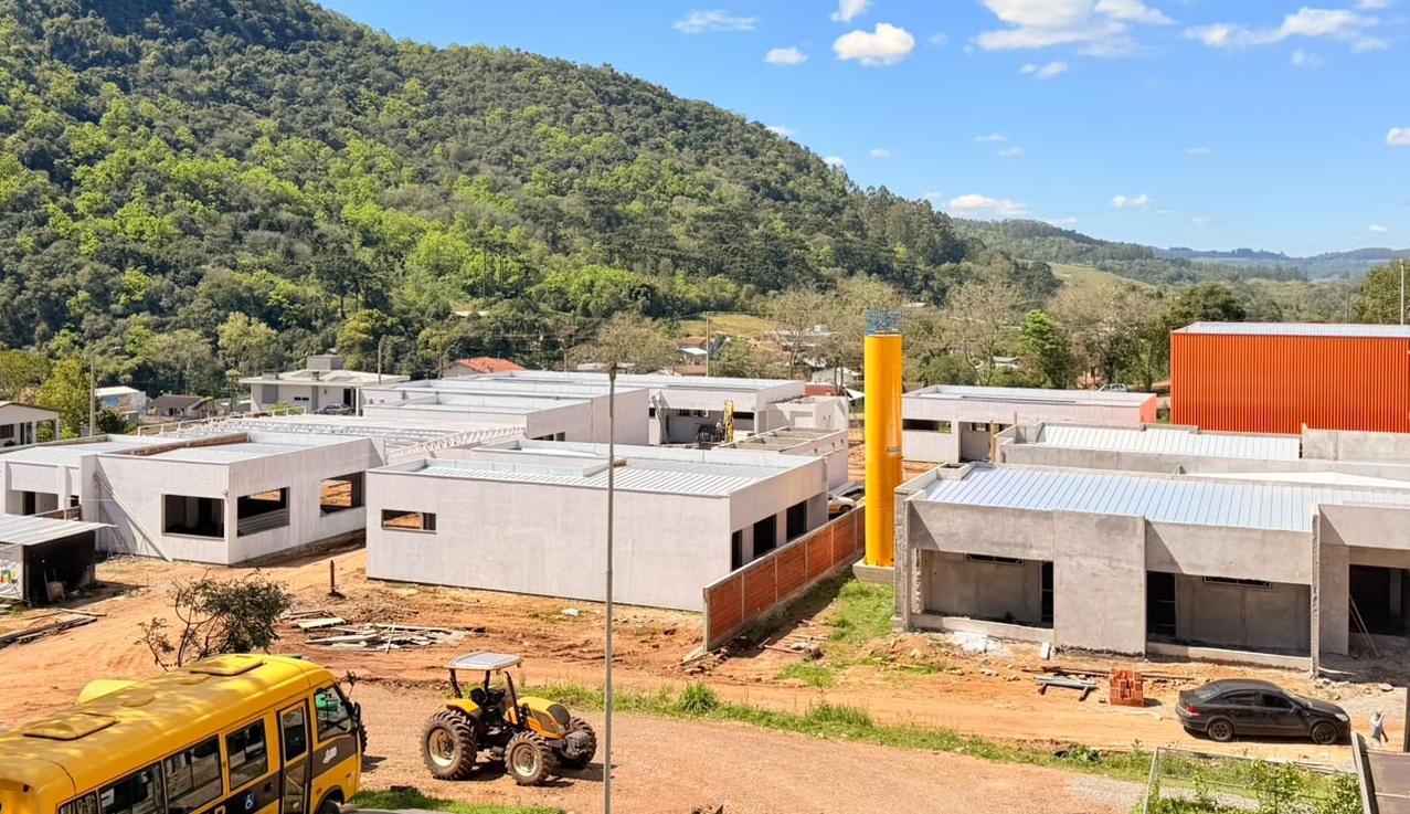 Obras das novas escolas de Relvado ganham forma