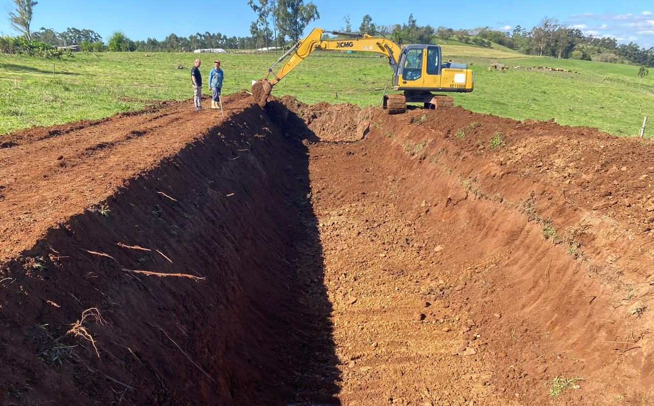 Prefeitura de Encantado ajuda na construção de geomembrana para apoiar a suinocultura e preservar o meio ambiente