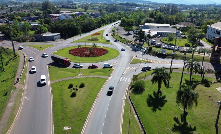 Trevo de acesso a Arroio do Meio ganha novas cores com flores e cuidados permanentes