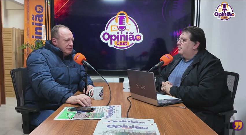 OPINIÃO CAST: entrevista com Clóvis Roman