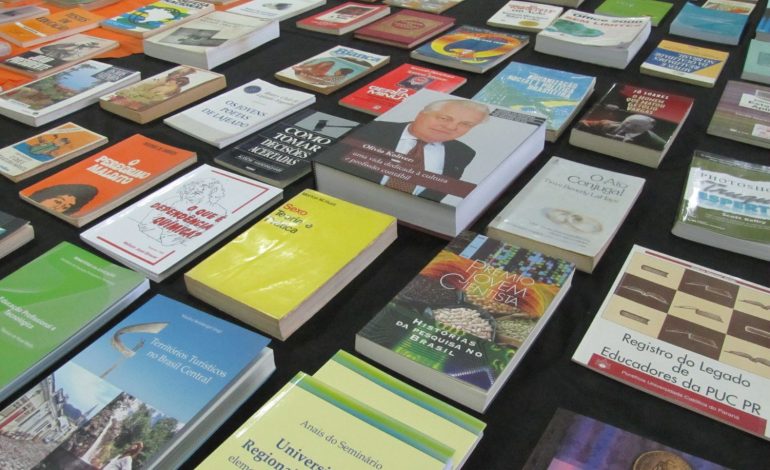 Troca-troca de livros da Univates chega à 26ª Feira Regional do Livro de Encantado