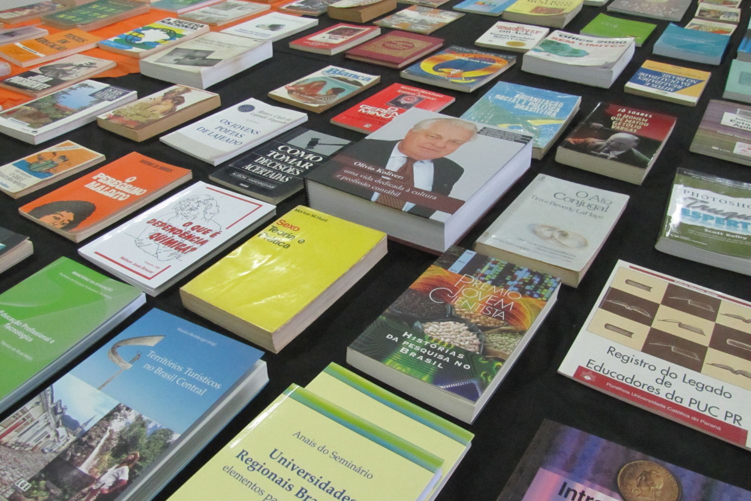 Troca-troca de livros da Univates chega à 26ª Feira Regional do Livro de Encantado