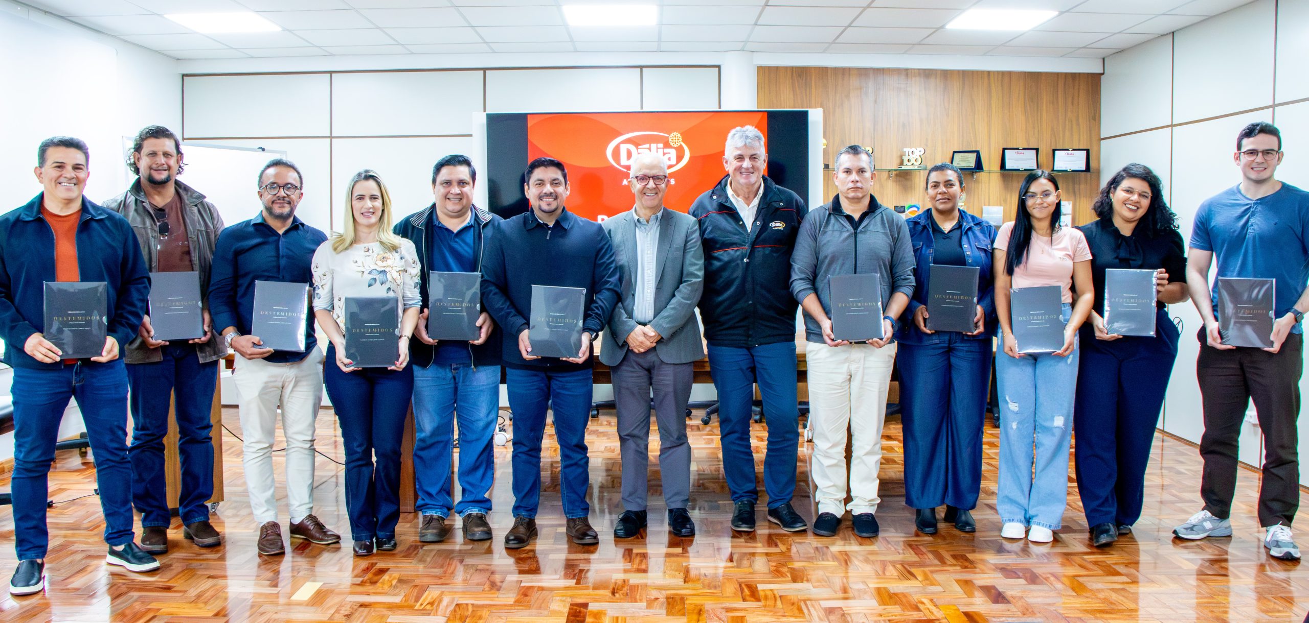 Gestão e produção da Dália atraem comitiva de Rondônia