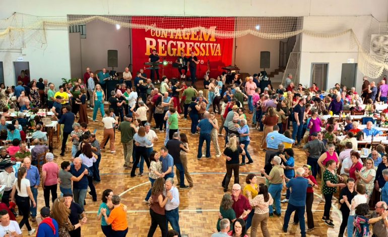 Relvado reúne cerca de mil pessoas no Baile Regional da Terceira Idade