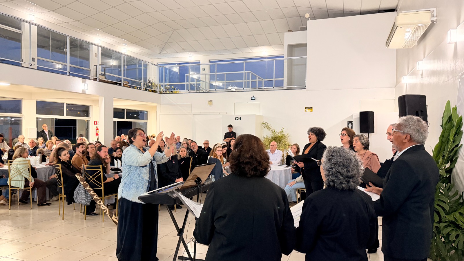Encontro de Coros reúne grupos de diferentes municípios em Roca Sales
