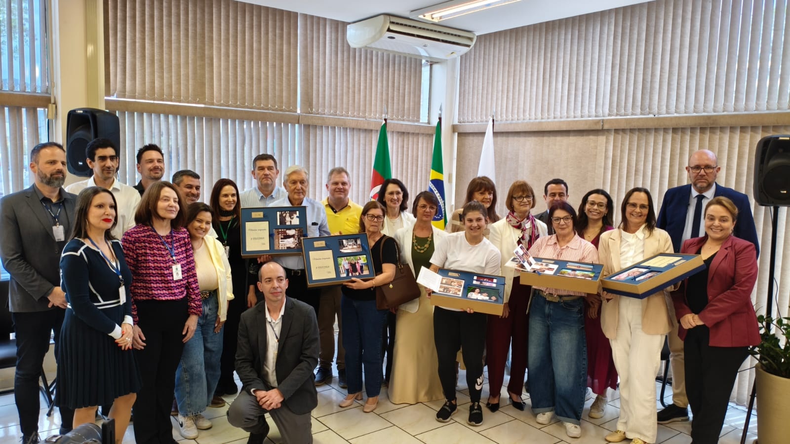 Justiça do Trabalho recupera fotografias de famílias atingidas pela enchente de 2023